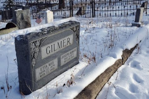 This grave is the final resting place of Henriette May Vincent Gilmer, born 1876 and died 1948, and her husband Joseph Robert Gilmer, born 1872 and died 1918. 