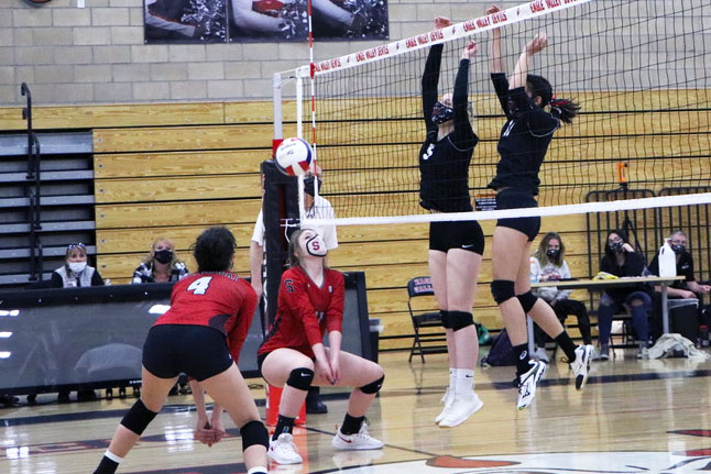 EVHS girls volleyball wins against Montrose