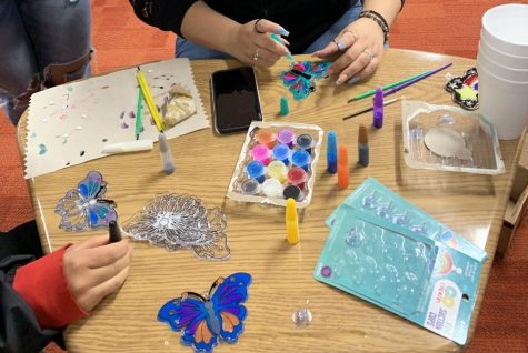 Students could drop by the first floor collaborative space to paint sun catchers. 